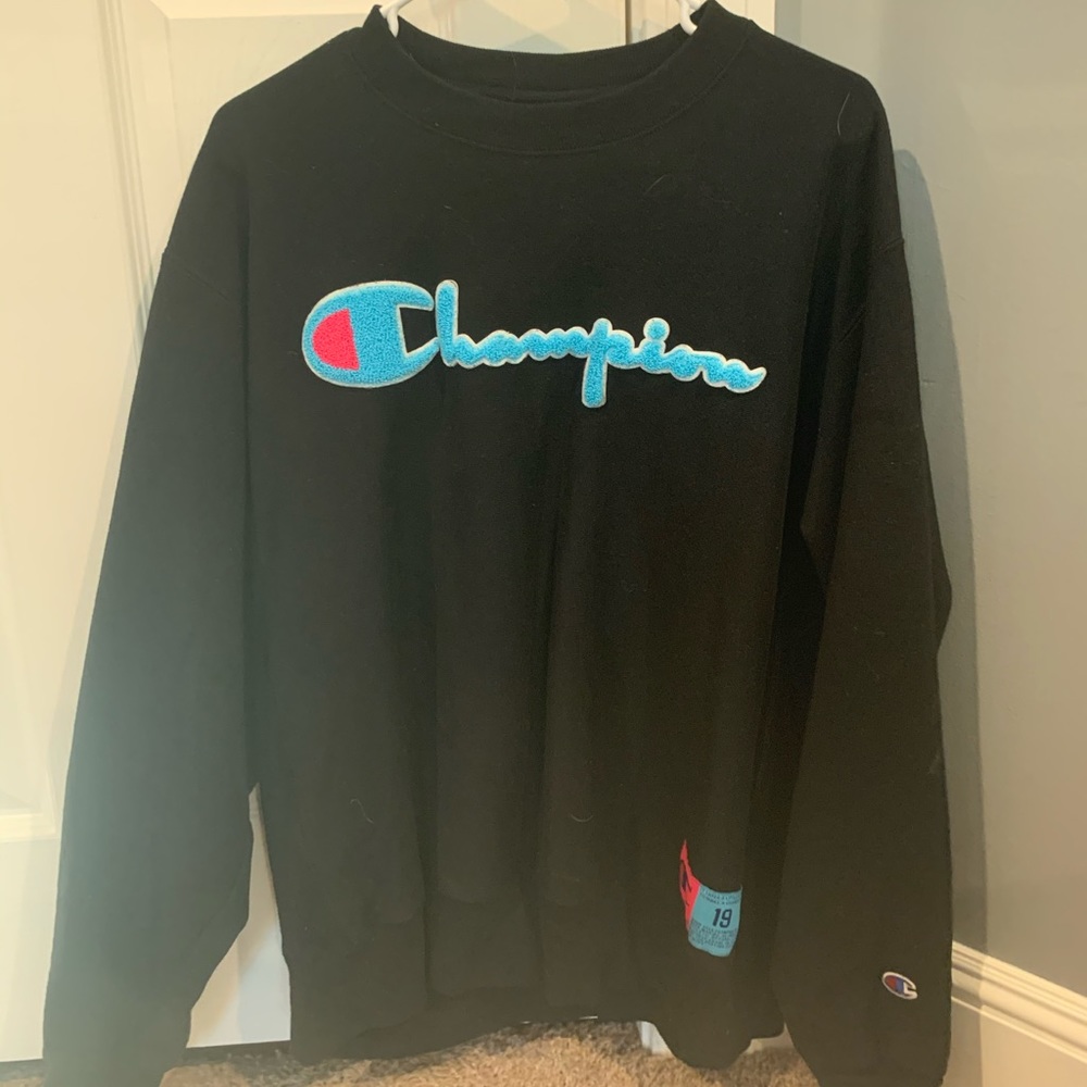 CHAMPION SWEATSHIRT!!